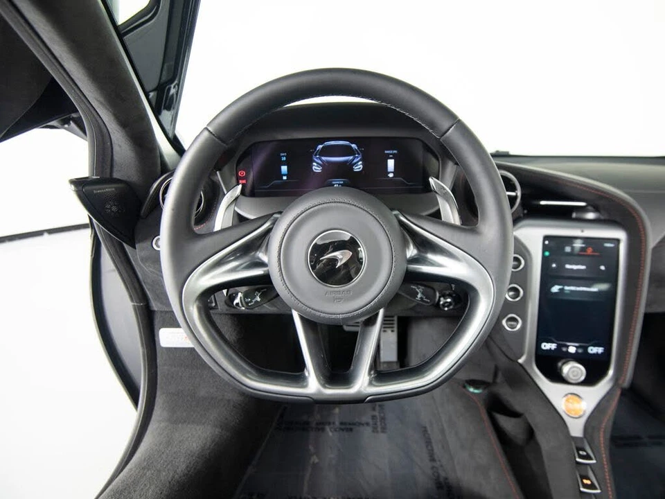 2026 McLaren 750S Coupe - Image 15 of 31