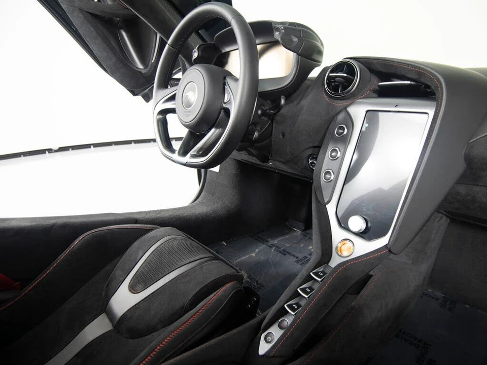 2026 McLaren 750S Coupe - Image 29 of 31