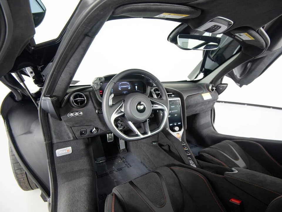 2026 McLaren 750S Coupe - Image 14 of 31