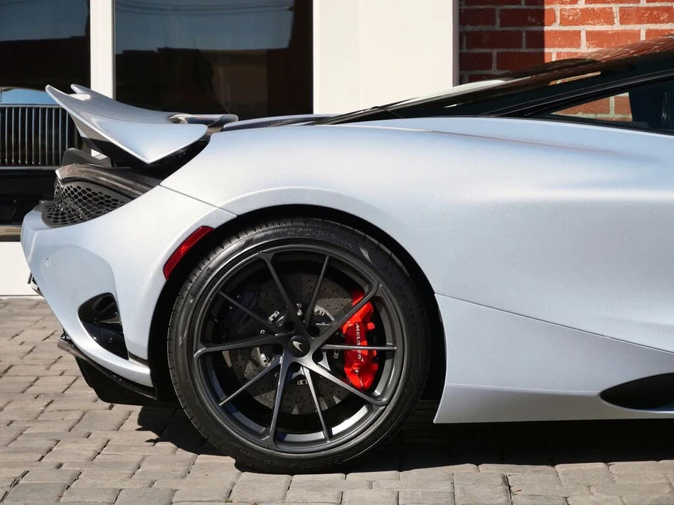 2026 McLaren 750S Coupe - Image 12 of 27