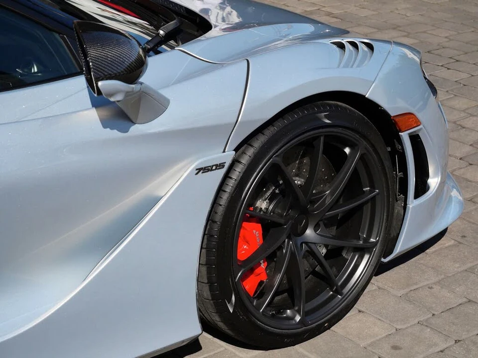 2026 McLaren 750S Coupe - Image 14 of 27