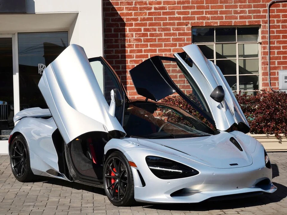 2026 McLaren 750S Coupe - Image 16 of 27