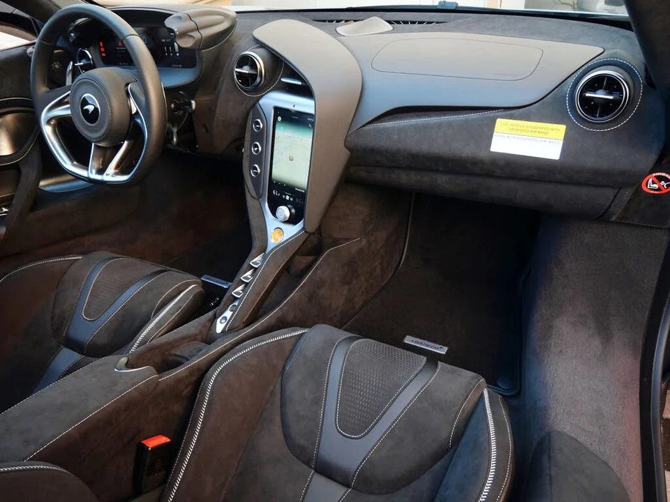 2026 McLaren 750S Coupe - Image 9 of 27