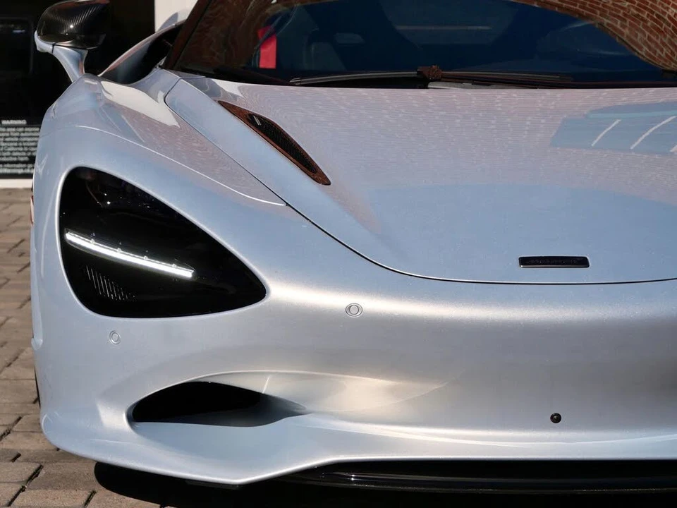 2026 McLaren 750S Coupe - Image 17 of 27