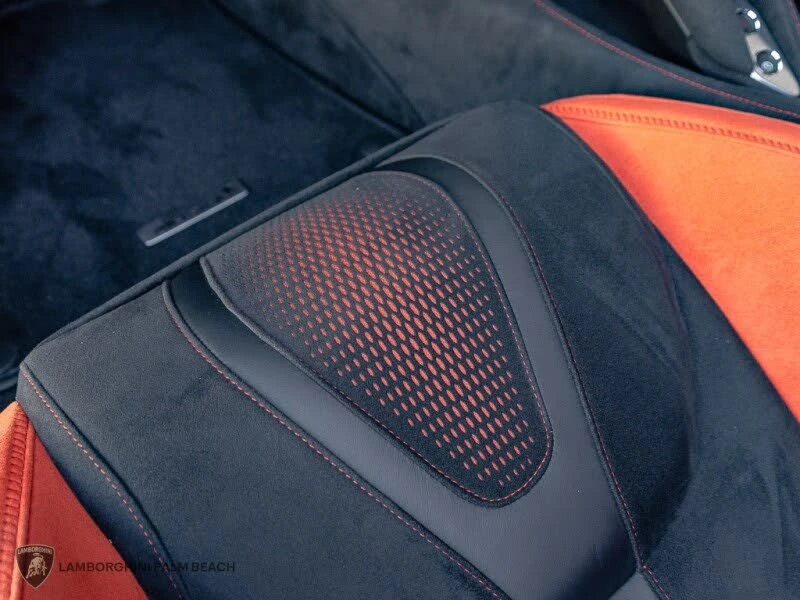 2026 McLaren 750S Coupe - Image 29 of 31