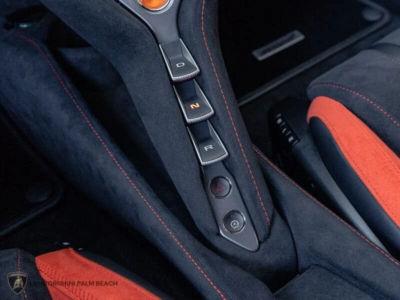 2026 McLaren 750S Coupe - Image 16 of 31
