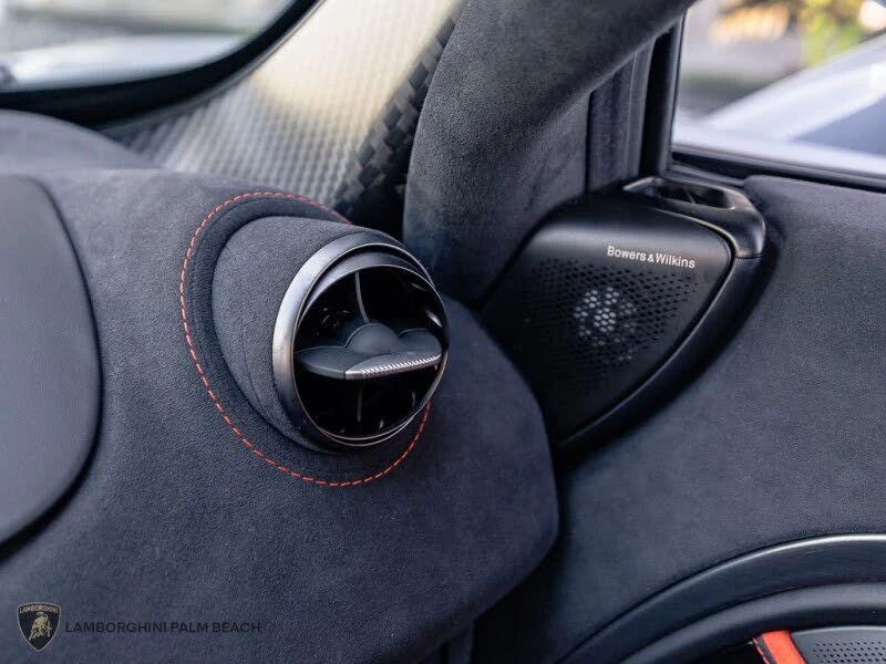 2026 McLaren 750S Coupe - Image 15 of 31