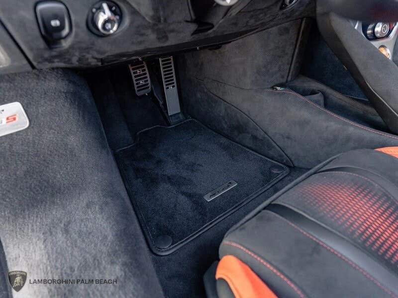 2026 McLaren 750S Coupe - Image 30 of 31