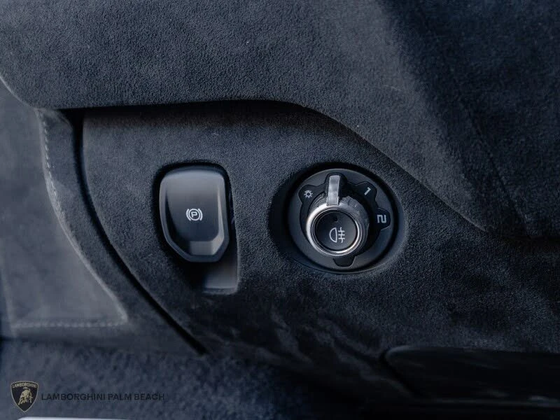 2026 McLaren 750S Coupe - Image 23 of 31