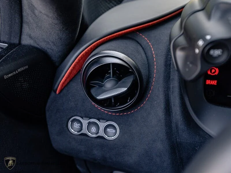 2026 McLaren 750S Coupe - Image 20 of 31