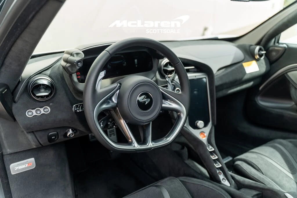 2026 McLaren 750S Coupe - Image 13 of 30