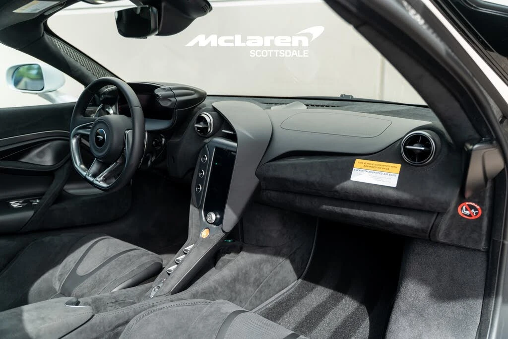 2026 McLaren 750S Coupe - Image 17 of 30