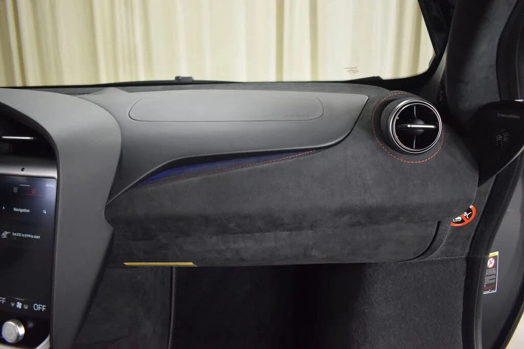 2026 McLaren 750S Coupe - Image 22 of 31