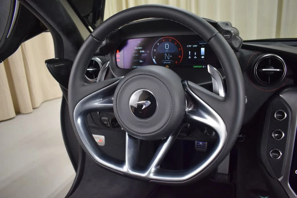 2026 McLaren 750S Coupe - Image 23 of 31