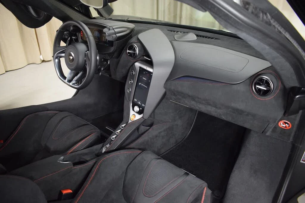 2026 McLaren 750S Coupe - Image 21 of 31