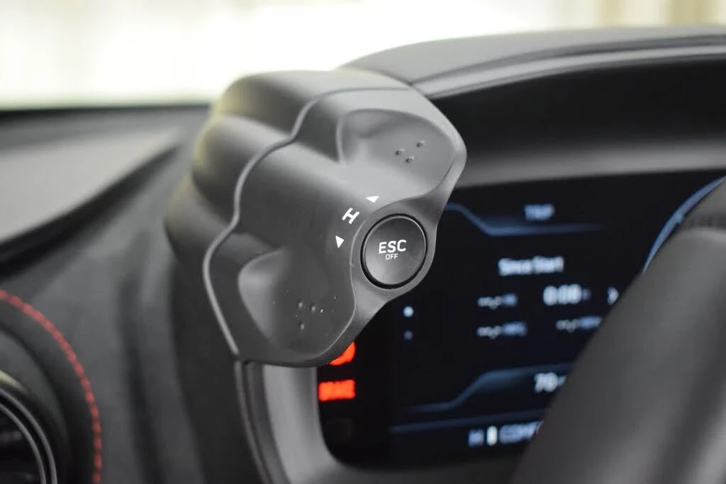 2026 McLaren 750S Coupe - Image 29 of 31