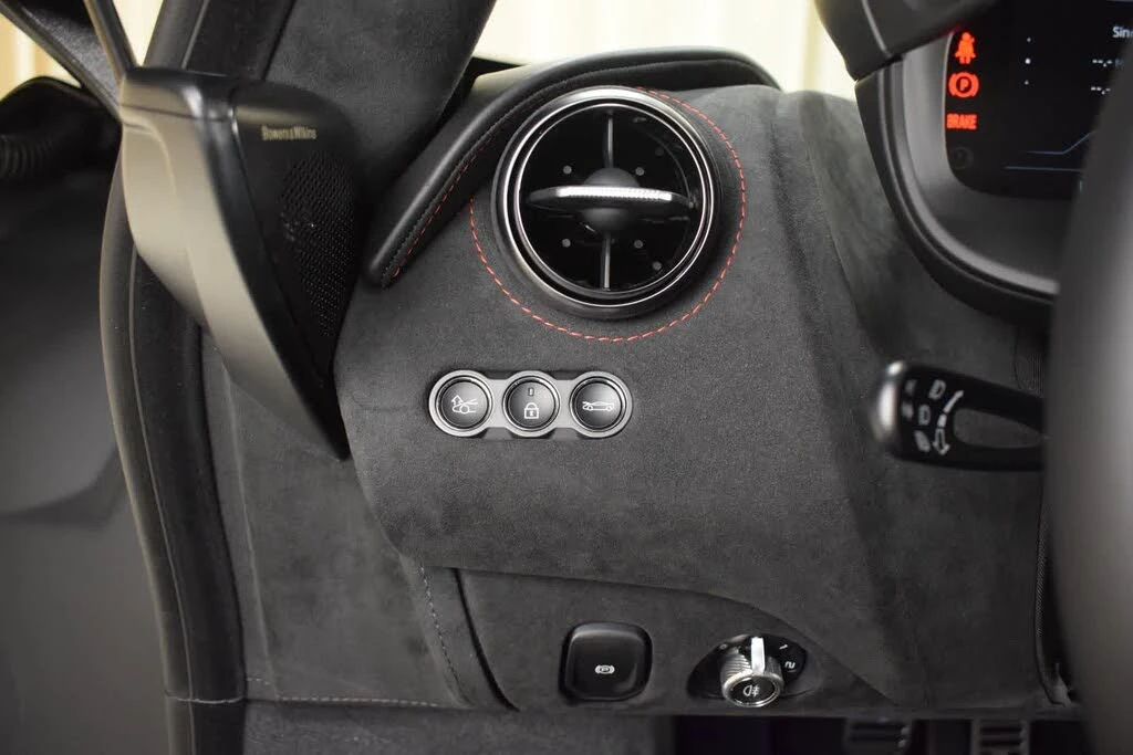 2026 McLaren 750S Coupe - Image 26 of 31