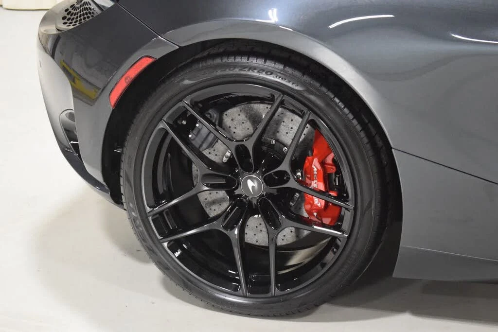 2026 McLaren 750S Coupe - Image 16 of 31