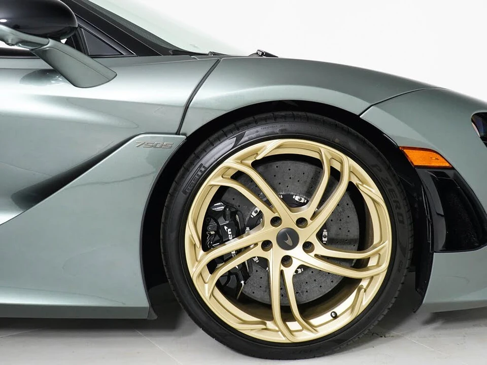 2026 McLaren 750S Coupe - Image 16 of 27