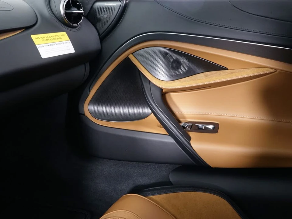 2026 McLaren 750S Coupe - Image 24 of 27