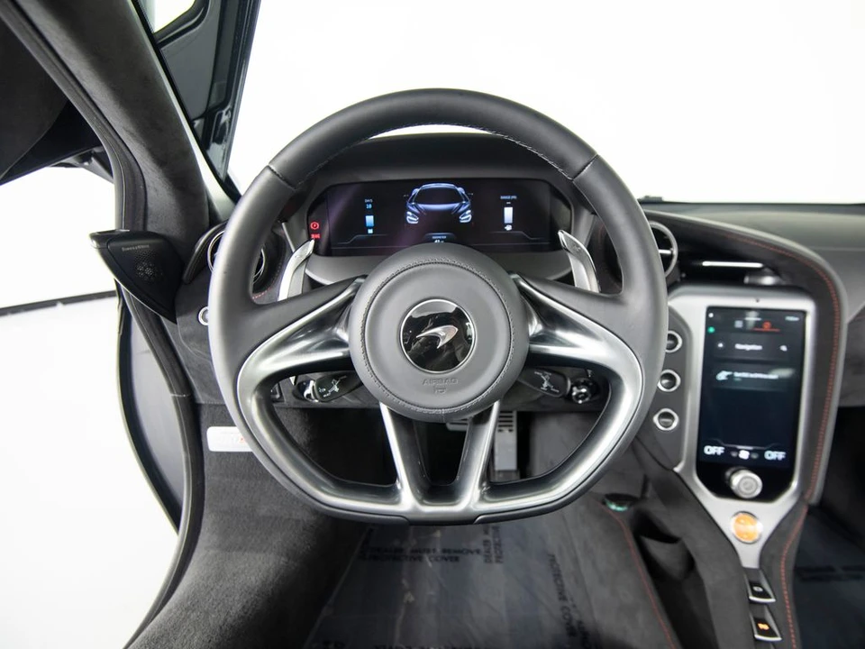 2026 McLaren 750S Coupe - Image 15 of 31