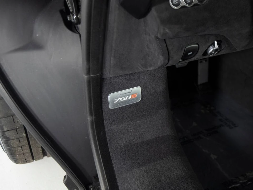 2026 McLaren 750S Coupe - Image 13 of 31