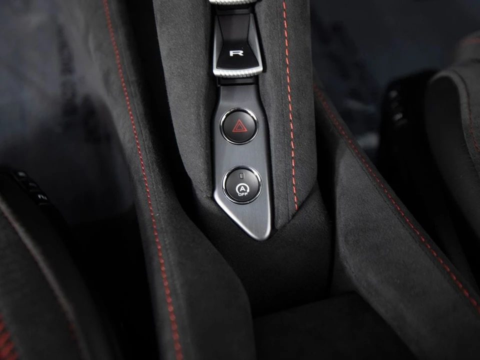 2026 McLaren 750S Coupe - Image 20 of 31