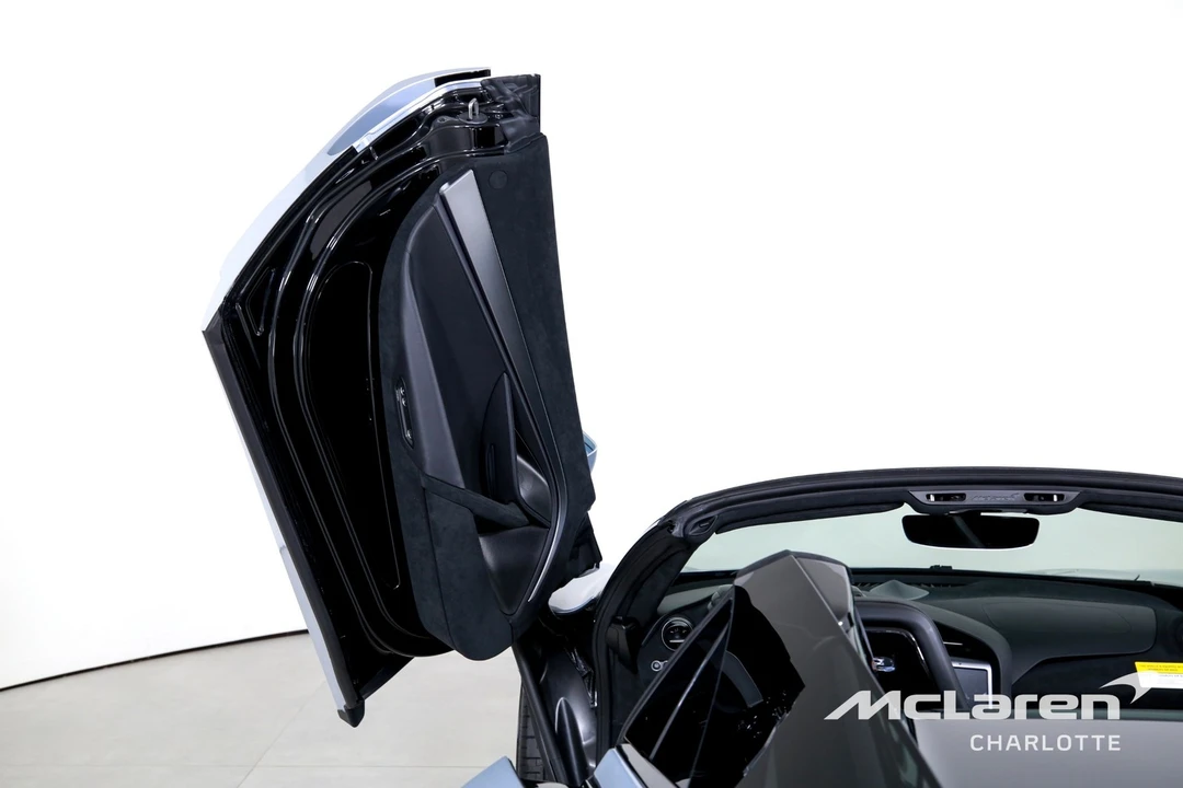 2026 McLaren 750S - Image 12 of 31