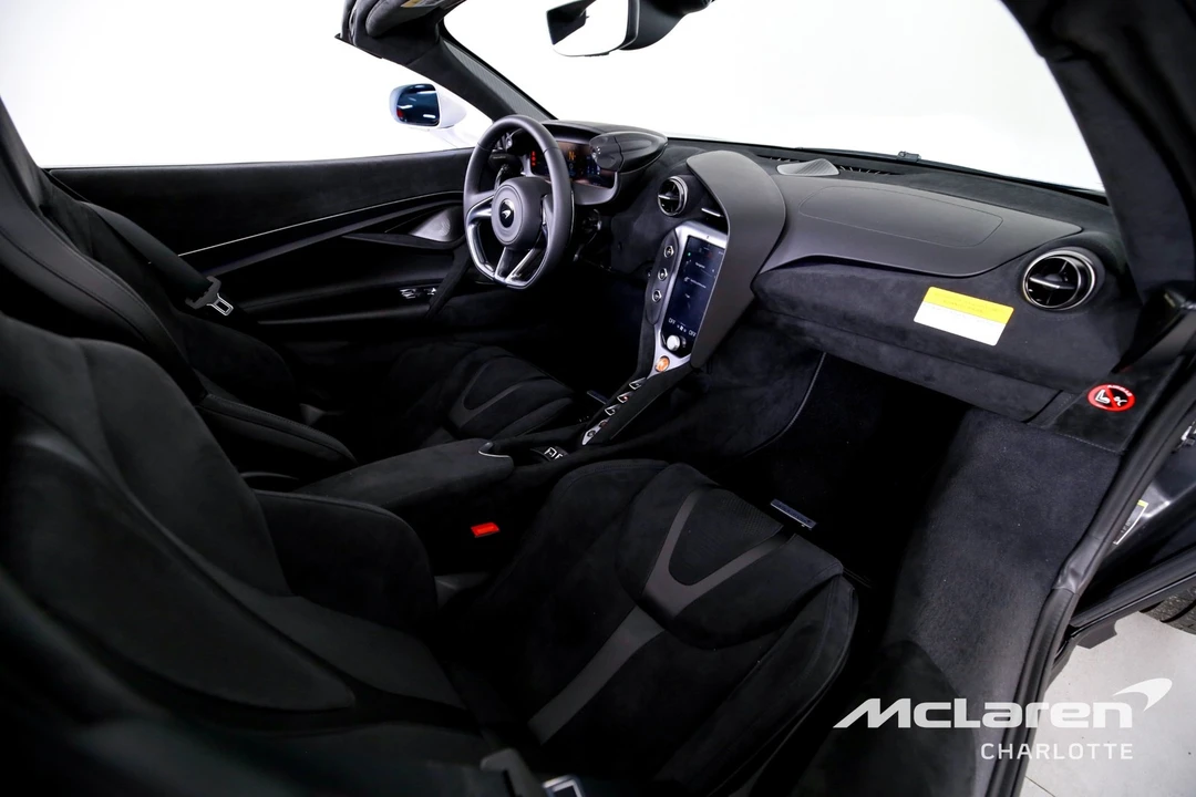 2026 McLaren 750S - Image 21 of 31