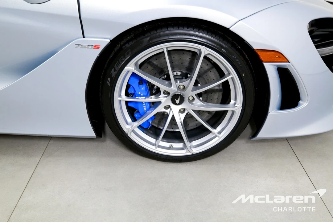 2026 McLaren 750S - Image 28 of 31