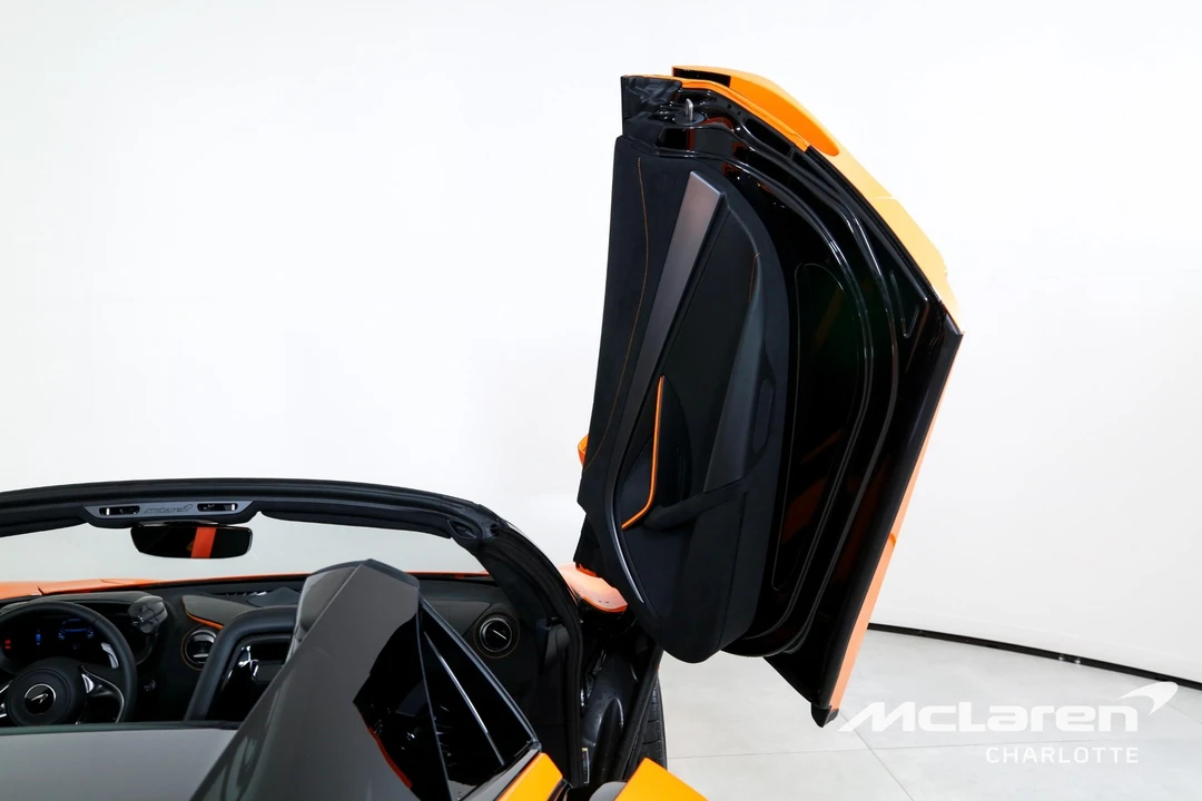 2026 McLaren 750S - Image 18 of 31