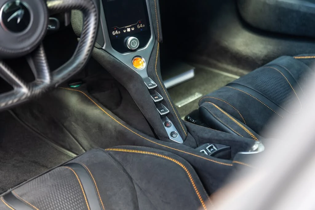 2026 McLaren 750S Spider - Image 27 of 31