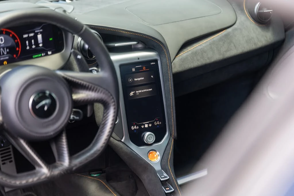2026 McLaren 750S Spider - Image 26 of 31