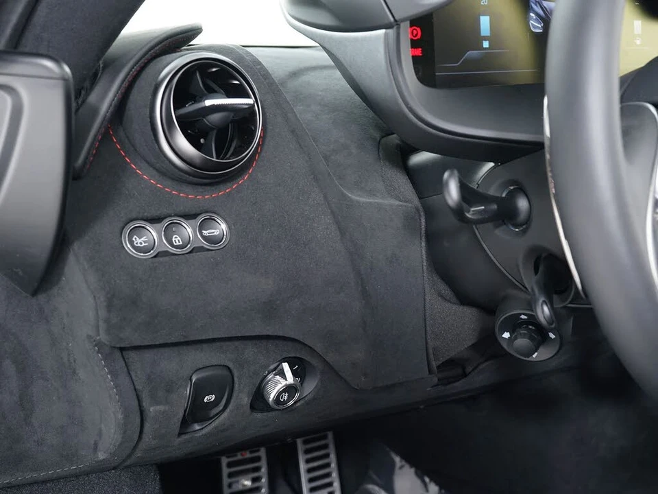 2026 McLaren 750S Spider - Image 28 of 29