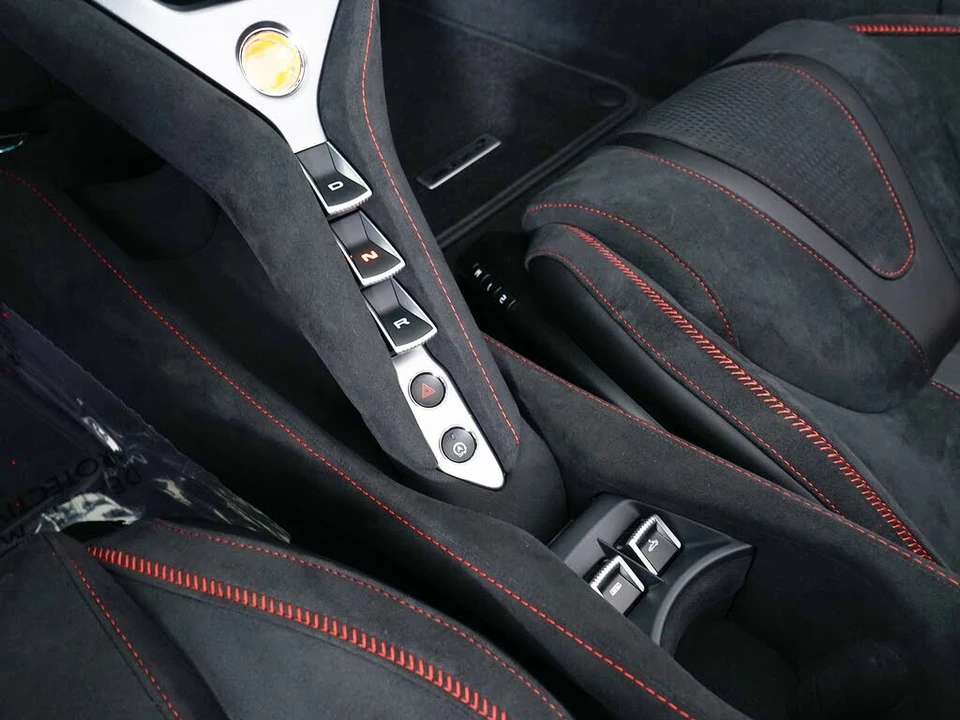 2026 McLaren 750S Spider - Image 24 of 29