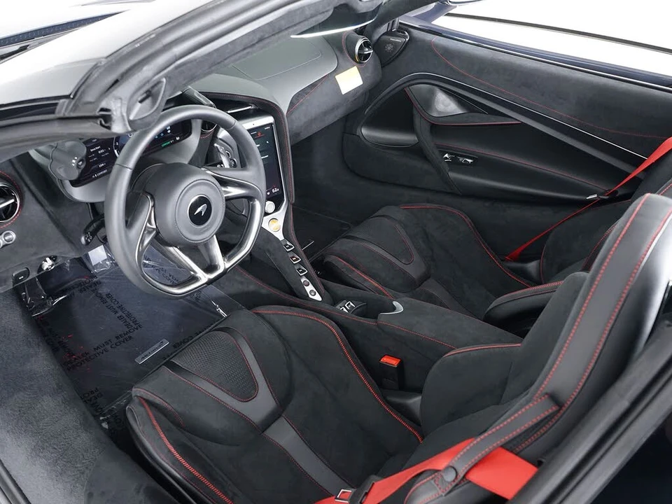 2026 McLaren 750S Spider - Image 26 of 29