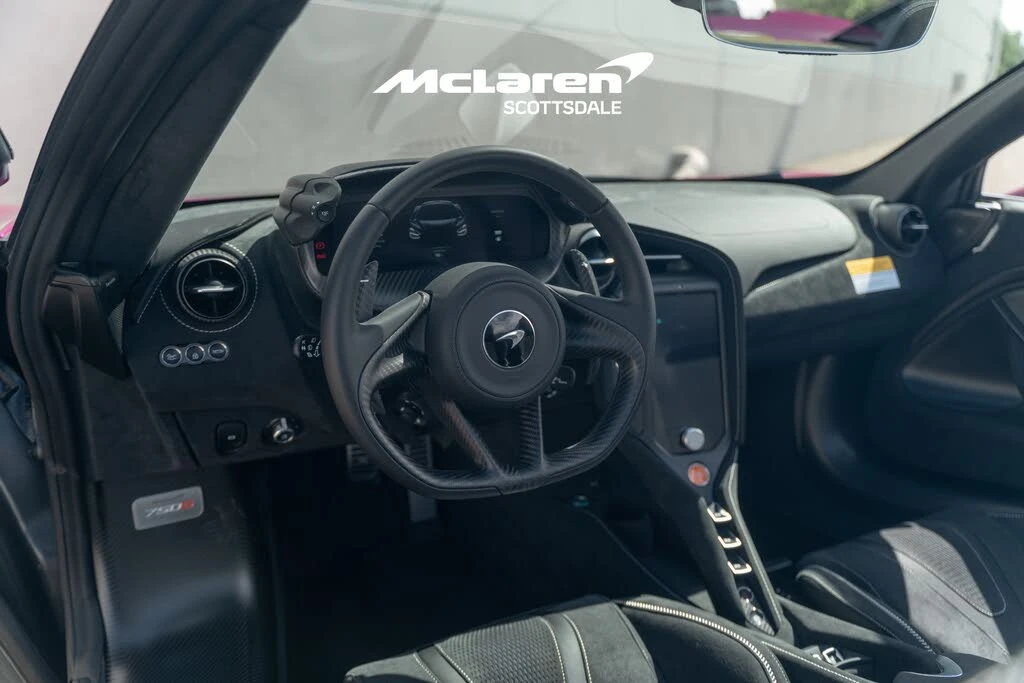 2026 McLaren 750S Spider - Image 13 of 31