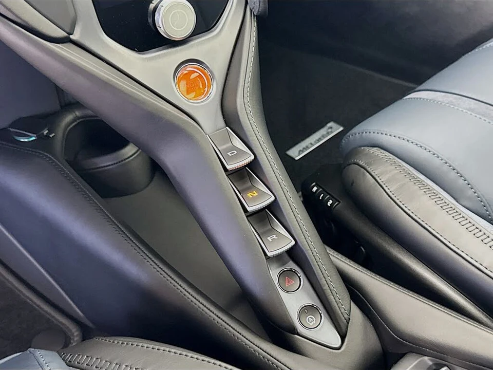 2026 McLaren 750S Spider - Image 14 of 26