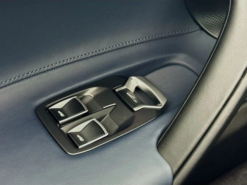 2026 McLaren 750S Spider - Image 16 of 26