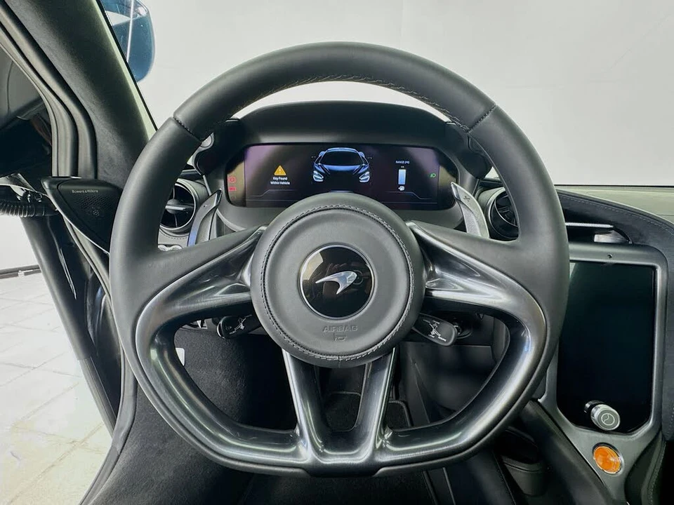 2026 McLaren 750S Spider - Image 11 of 26