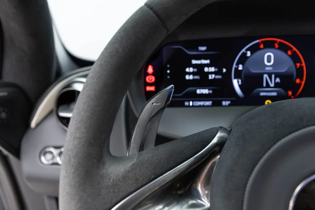 2026 McLaren 750S Spider - Image 26 of 31