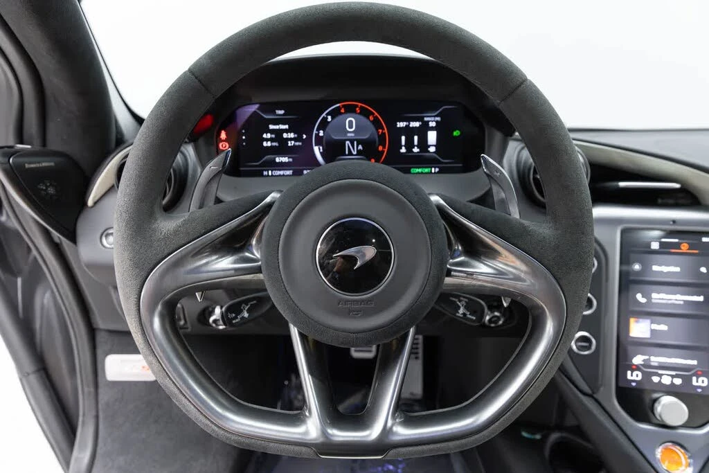 2026 McLaren 750S Spider - Image 13 of 31