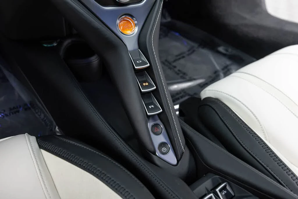 2026 McLaren 750S Spider - Image 15 of 31