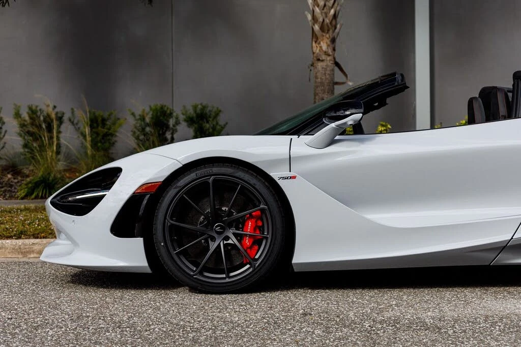 2026 McLaren 750S Spider - Image 19 of 31