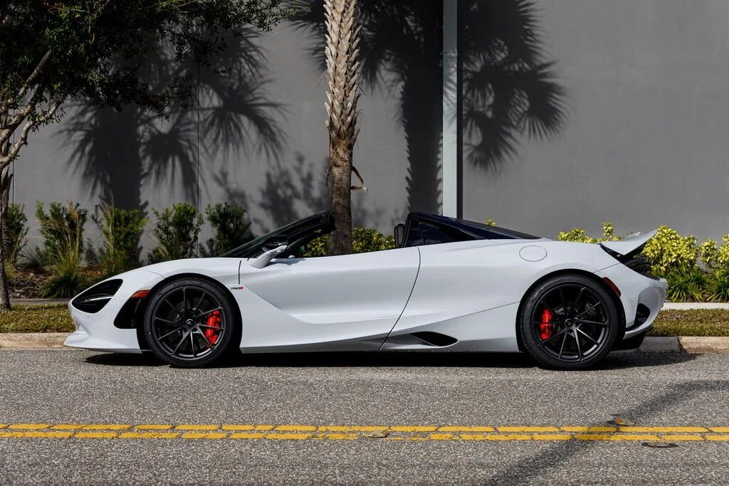 2026 McLaren 750S Spider - Image 18 of 31