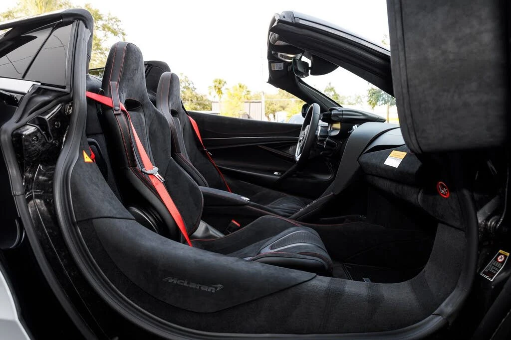 2026 McLaren 750S Spider - Image 29 of 31