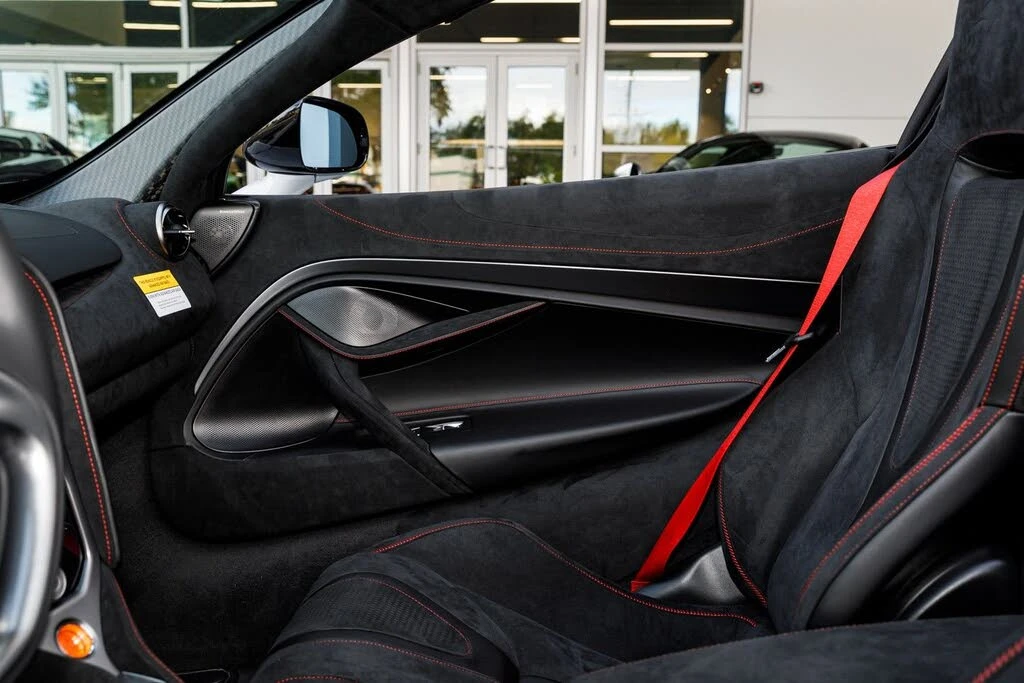 2026 McLaren 750S Spider - Image 26 of 31