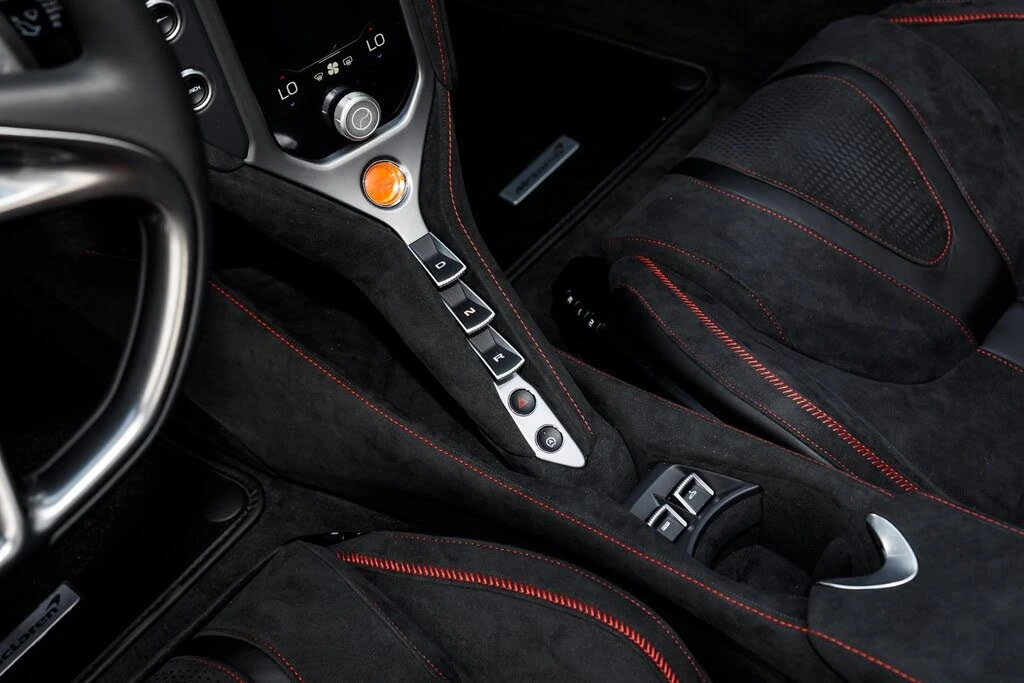 2026 McLaren 750S Spider - Image 23 of 31