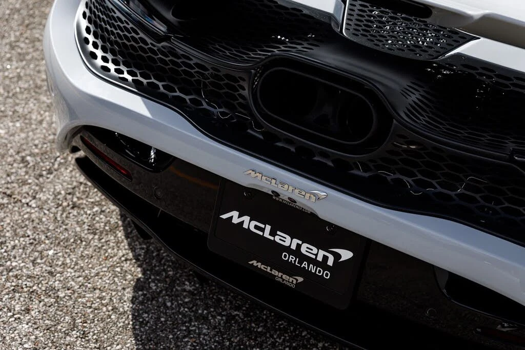 2026 McLaren 750S Spider - Image 16 of 31
