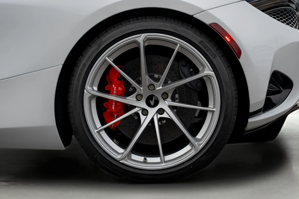 2026 McLaren 750S Spider - Image 20 of 31